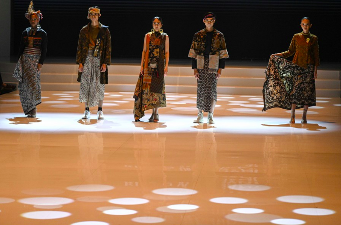 انڈونیشیا فیشن ویک 2024: فیشن کی شاندار جھلکیاں