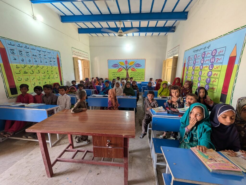 عمرکوٹ کیسے محفوظ اسکولوں کے ذریعے لڑکیوں کی تعلیم کو فروغ دے رہا ہے؟